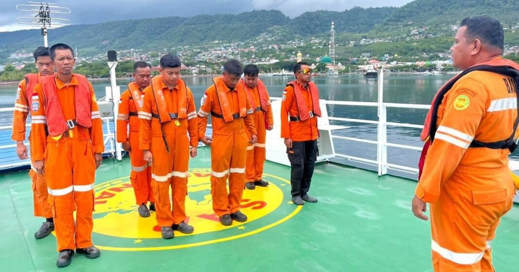 Rescuers Search for 27 Missing After Indonesian Boat Sinks