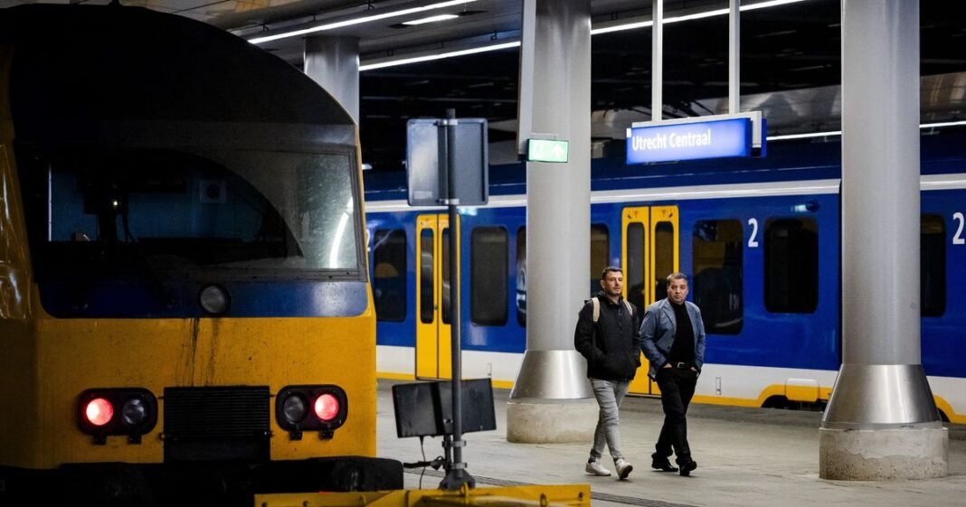 “Man Captured After Knife Attack in Utrecht Train Station”