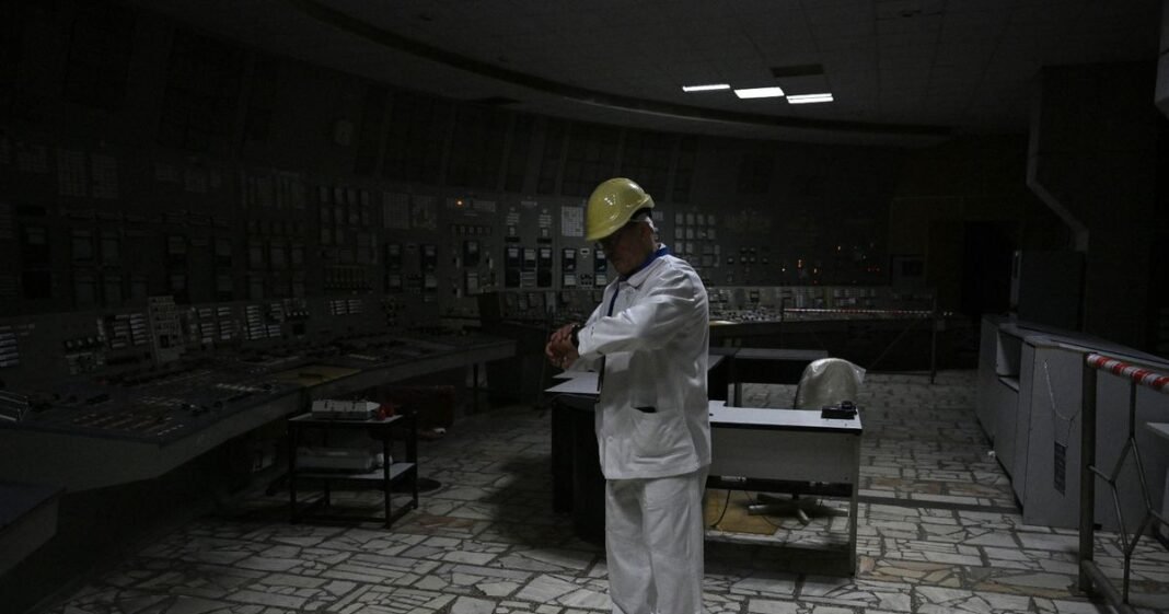 “Chernobyl’s Grim Reality Revealed: Unseen Photos Inside Disaster Zone”
