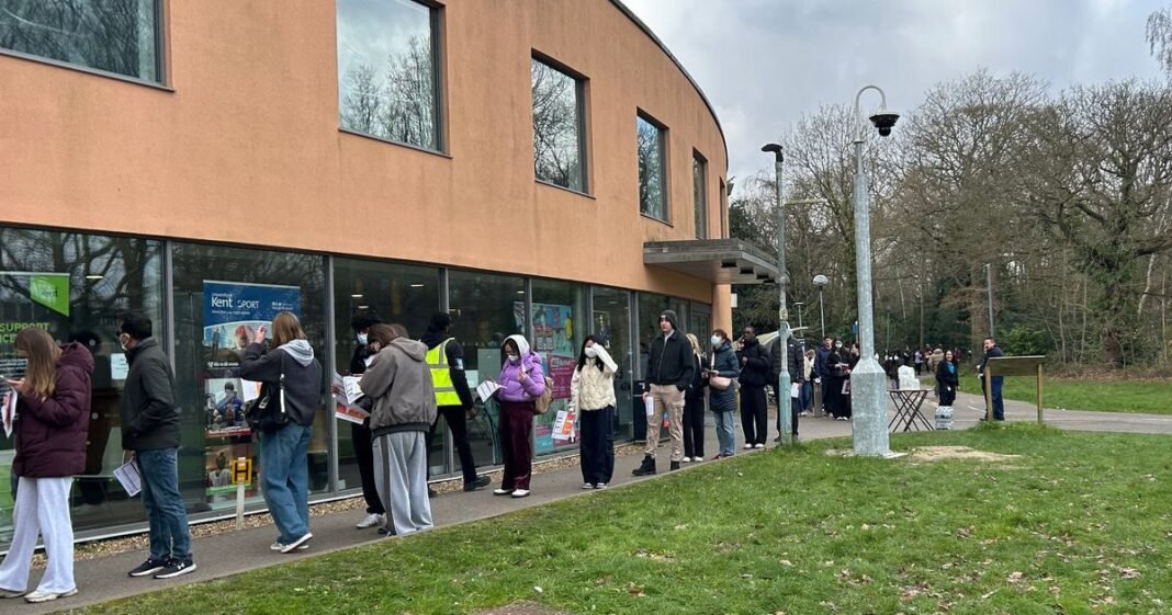 “Wes Streeting Appeals to Students as Meningitis Outbreak Slows”