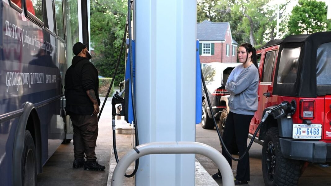 “US Gas Prices Surge 42% Amid Iran Conflict, UK Drivers Less Affected”