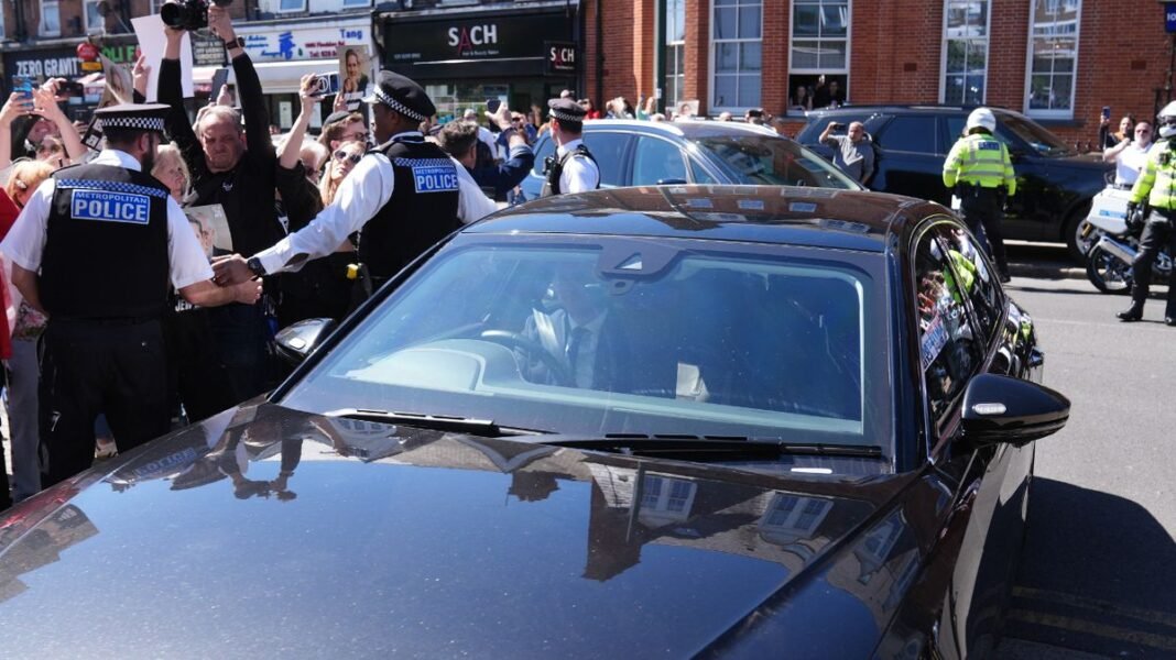 “Keir Starmer Faces Vocal Opposition at Jewish Community Visit”