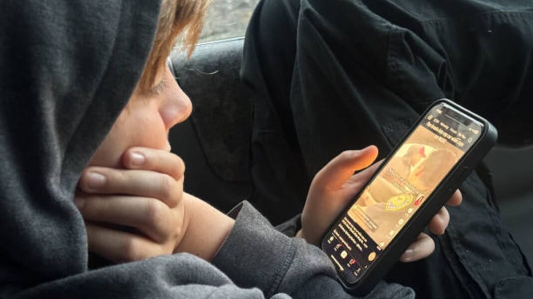 UK Fathers Urged to Increase Involvement in Online Safety Consultation