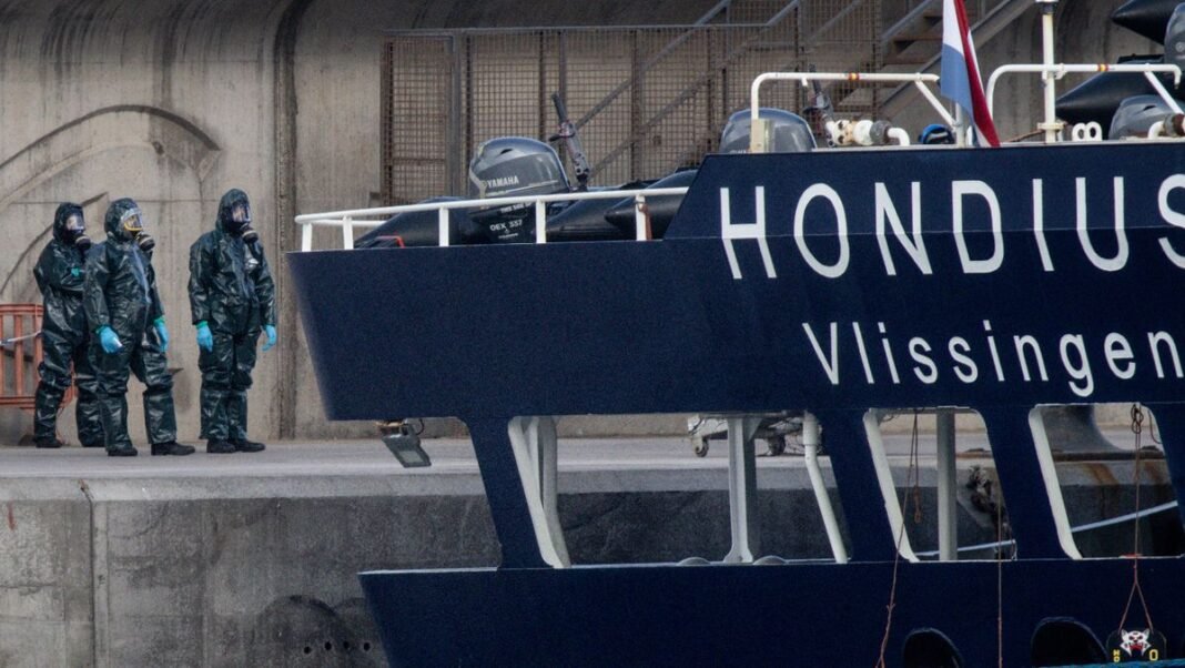 “Passengers on Flight with Hantavirus-Infected Cruise Ship Traveler Under Observation”