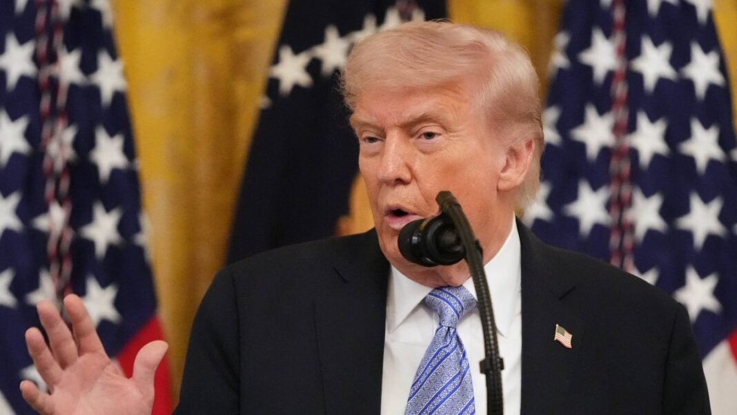 “Trump Halts Ship Movements in Strait of Hormuz for Iran Talks”