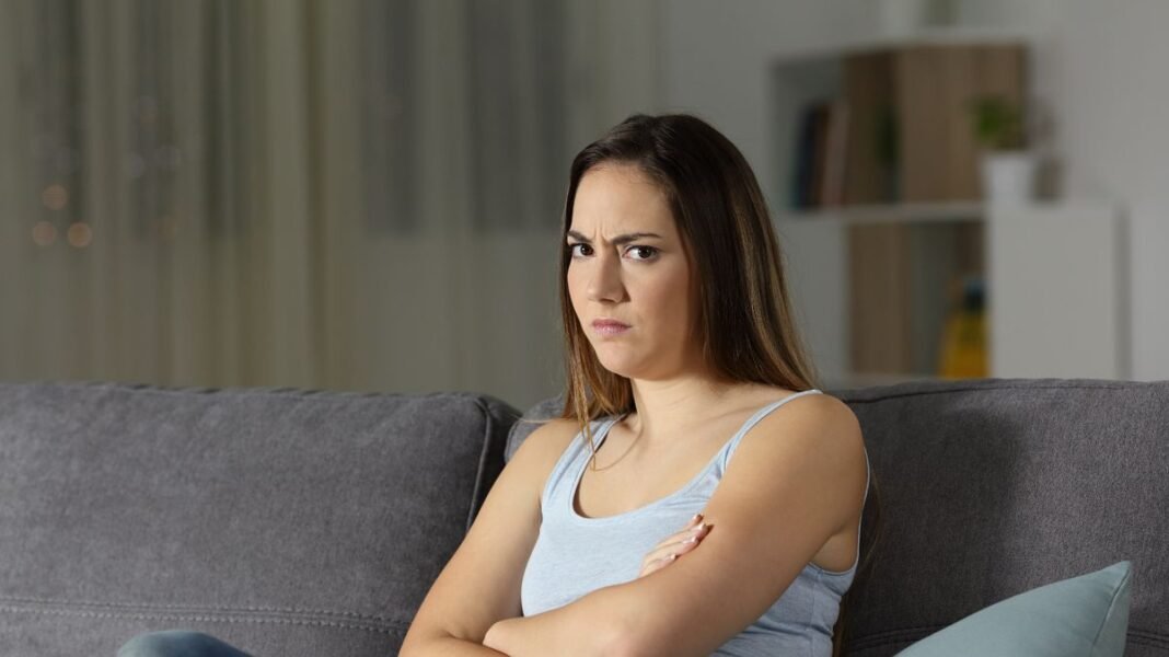 “Family Feud: Woman Struggles with Brother’s Girlfriend”