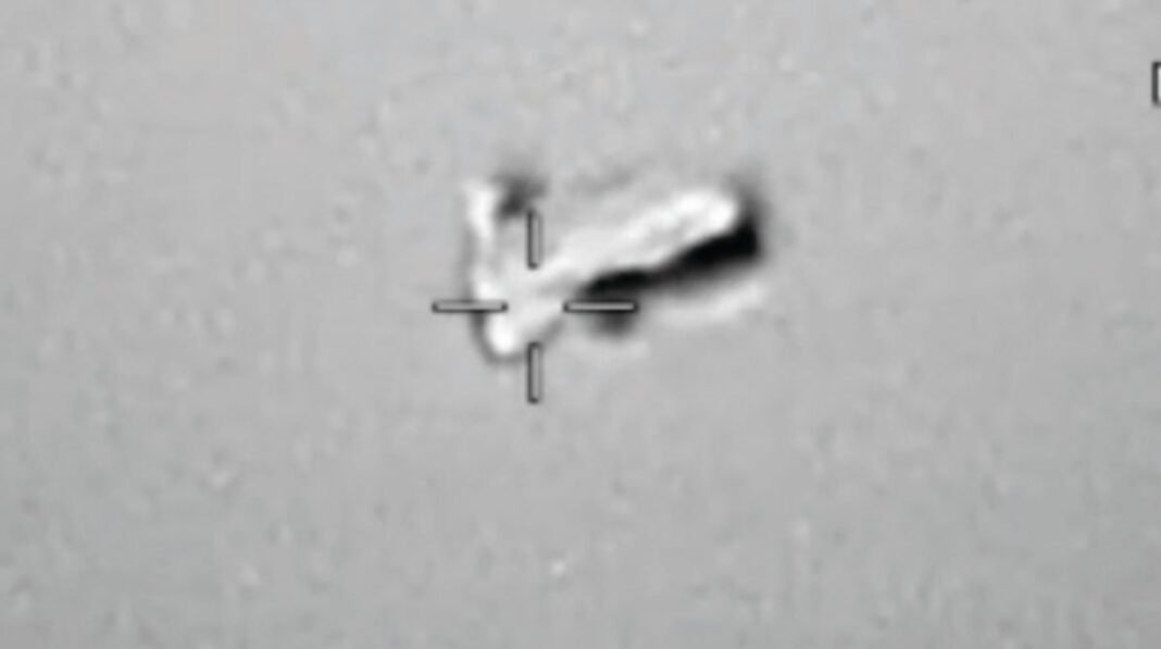 “Trump Unveils Apollo UFO Secrets in Historic Disclosure”