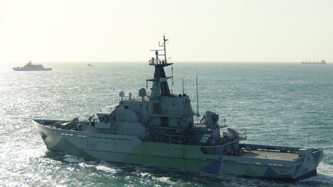 “Royal Navy Shadows Russian Warship Amid Escalating Tensions”
