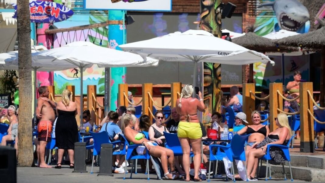 UK Tourists in Spain Facing Indoor Dining Shift