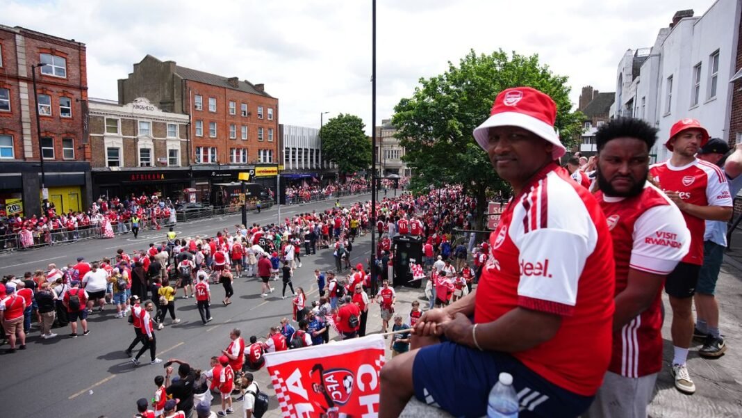 “Fake Fans and Unity: Arsenal Victory Unites Politicians and Celebrities”