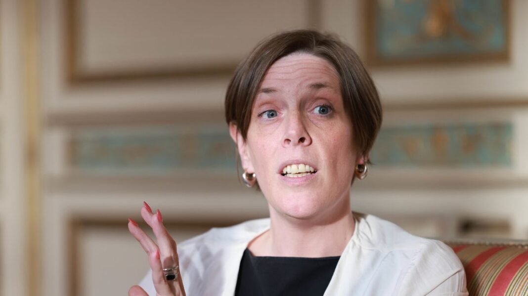 “Safeguarding Minister Jess Phillips Resigns, Dealing Blow to Starmer”