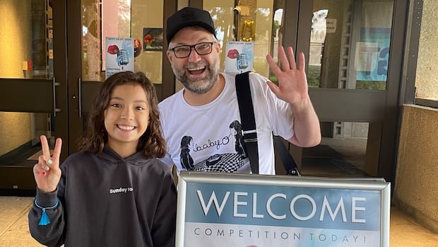 “Graphic Journalist and Daughter Surprise in Whistling Contest”