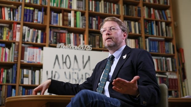 Anti-war Yabloko Leader Defiant Amid Election Ban