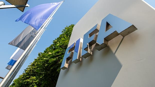 “FIFA COO Kevin Lamour Departs Amid World Cup Sale Controversy”
