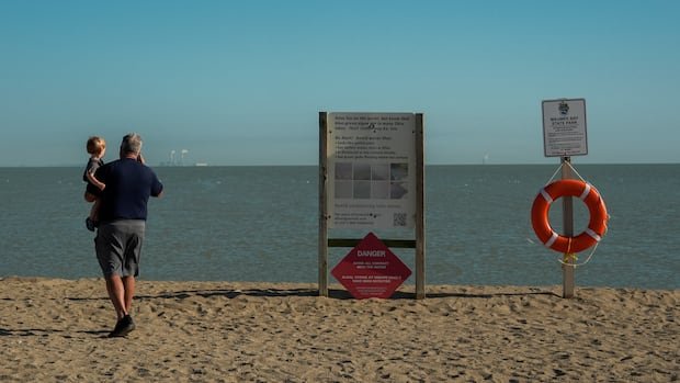 “Study Investigates Health Risks of Inhaling Lake Erie Algae”