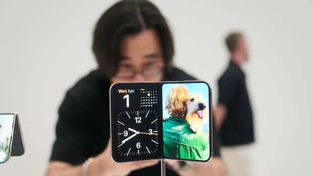 “Apple Introduces Foldable iPhone Duo at $1,999”